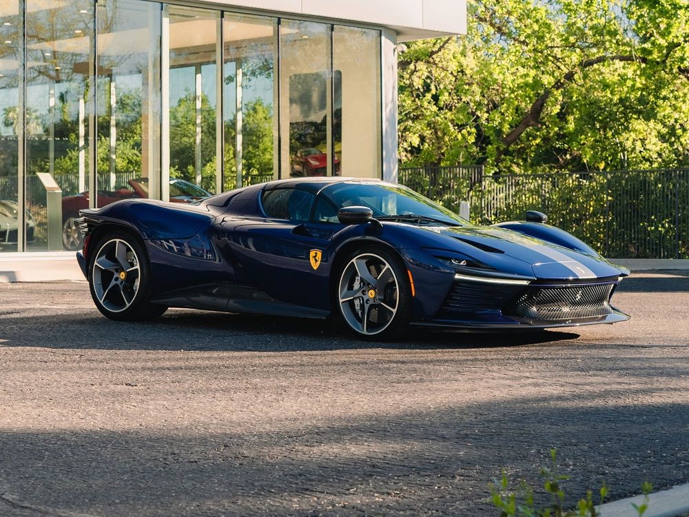 Ferrari DaytonaSP3 (10) cropped 2k.jpg
