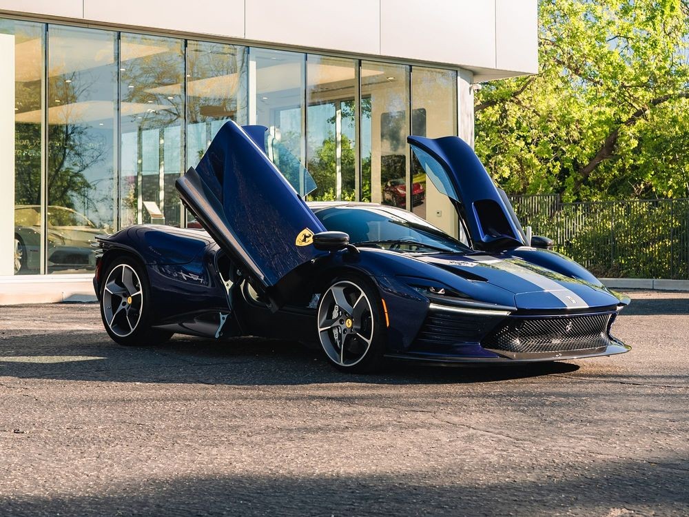 Ferrari DaytonaSP3 (15) cropped 2k.jpg