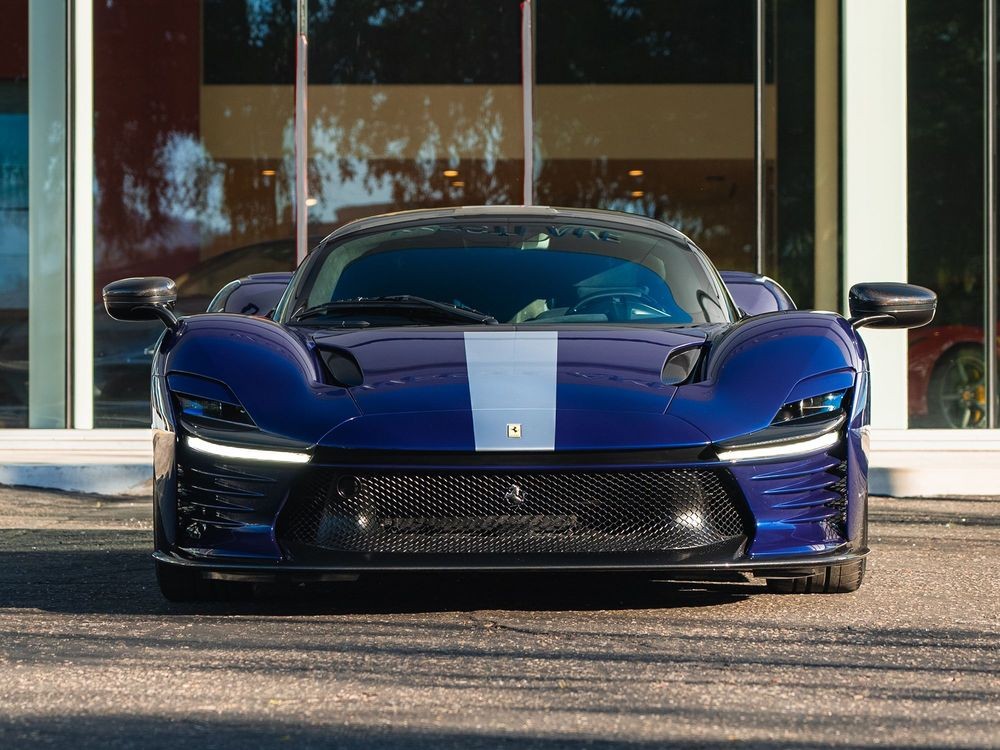 Ferrari DaytonaSP3 (8) cropped 2k.jpg