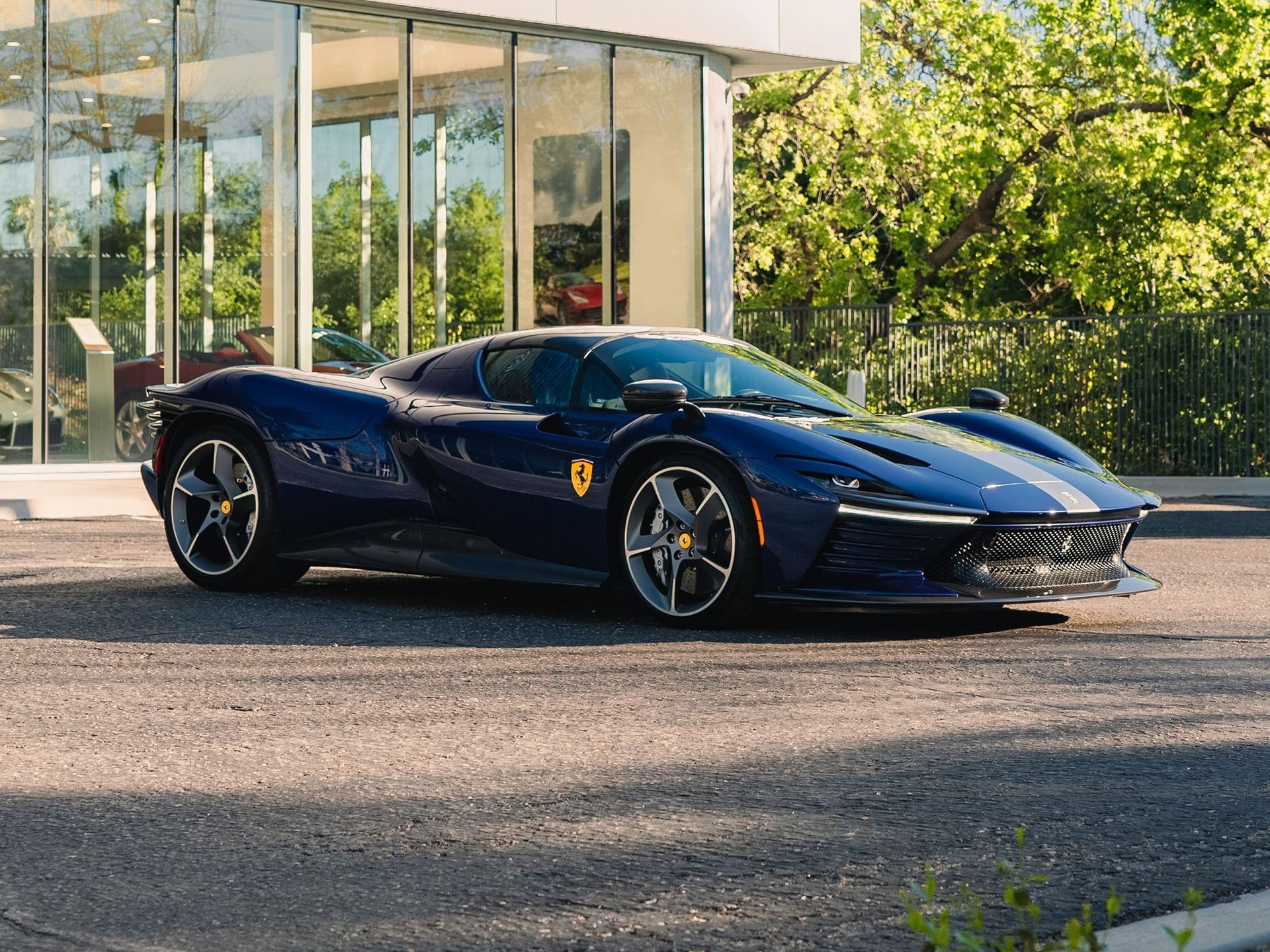 Ferrari DaytonaSP3 (10) cropped 2k.jpg